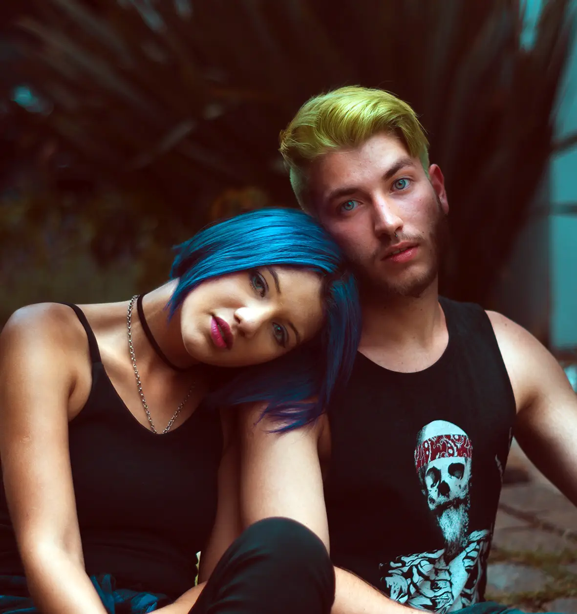 دخترو پسر با موهای آبی و زرد